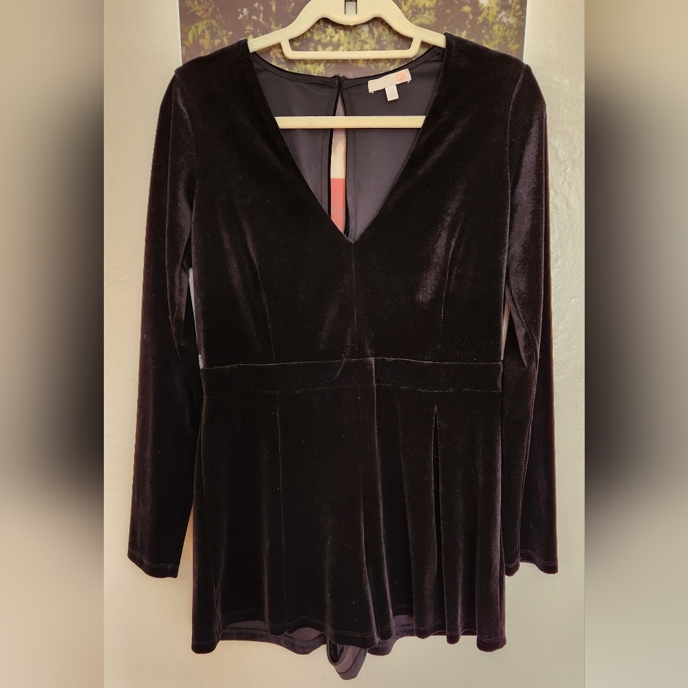 GB Gianni Bini Black Velvet Long Sleeve Romper Size Medium